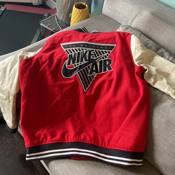 Nike Bomber Jacket - Gently Used - Picture 4 of 11